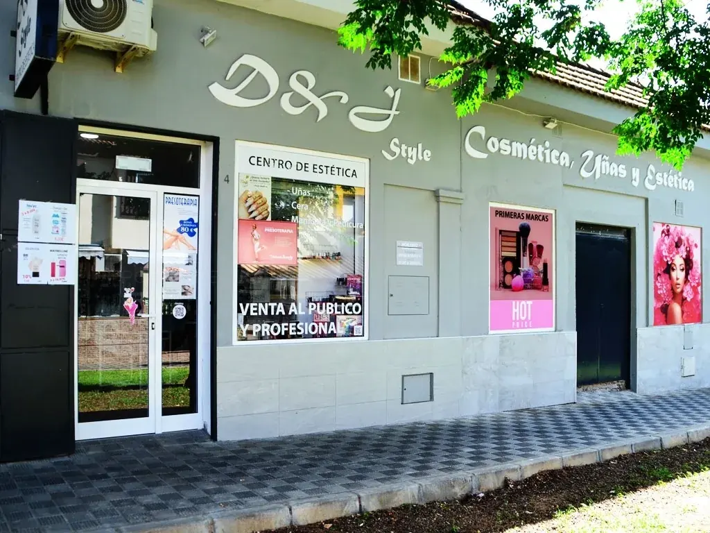 Fachada de D&J Style en C/ Siena, Montequinto