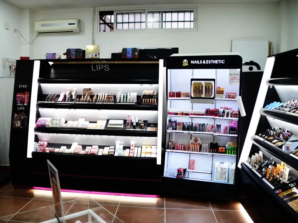 Expositor Lips con labiales