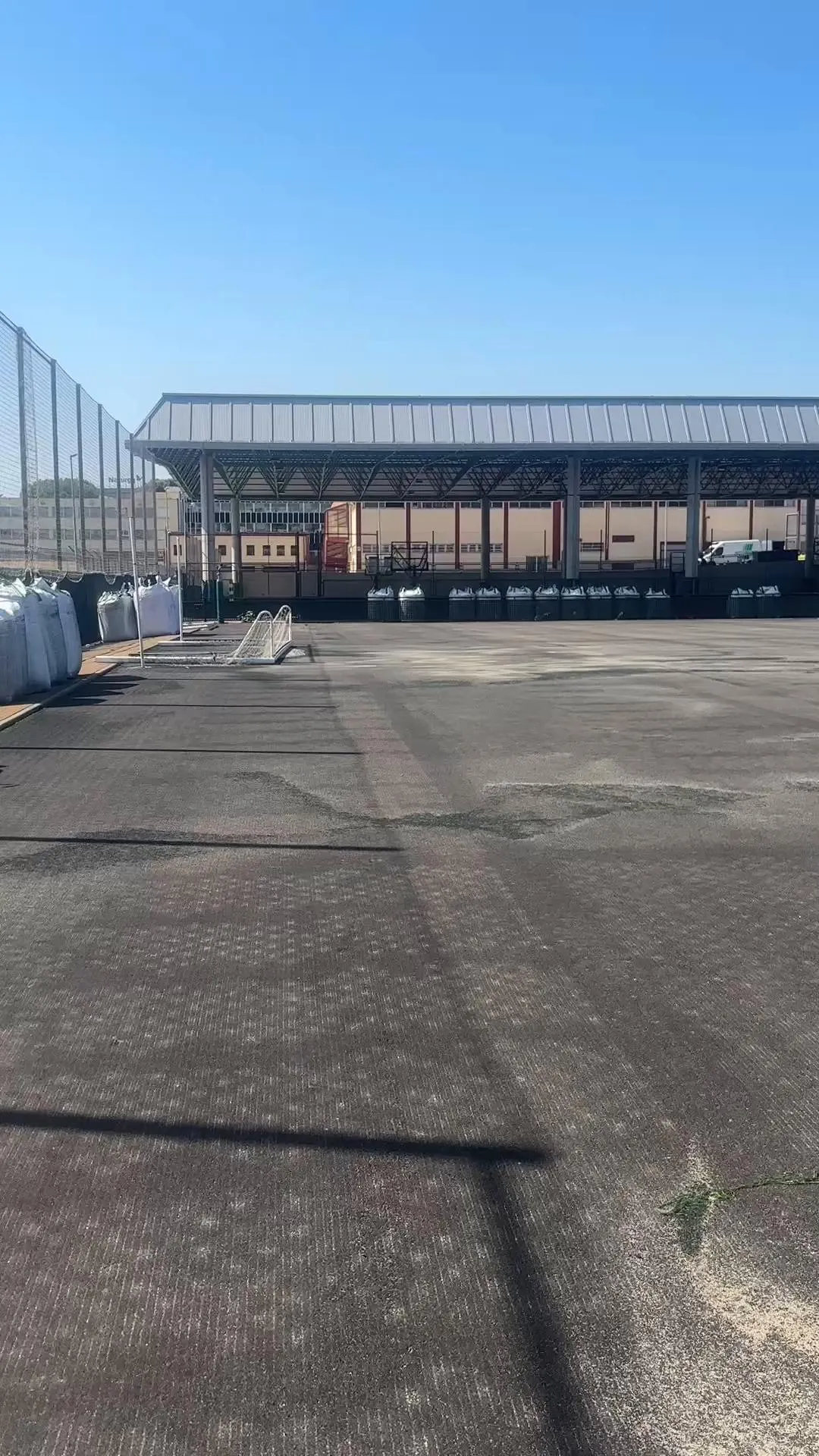 Base preparada de un campo deportivo en Hortaleza, Madrid