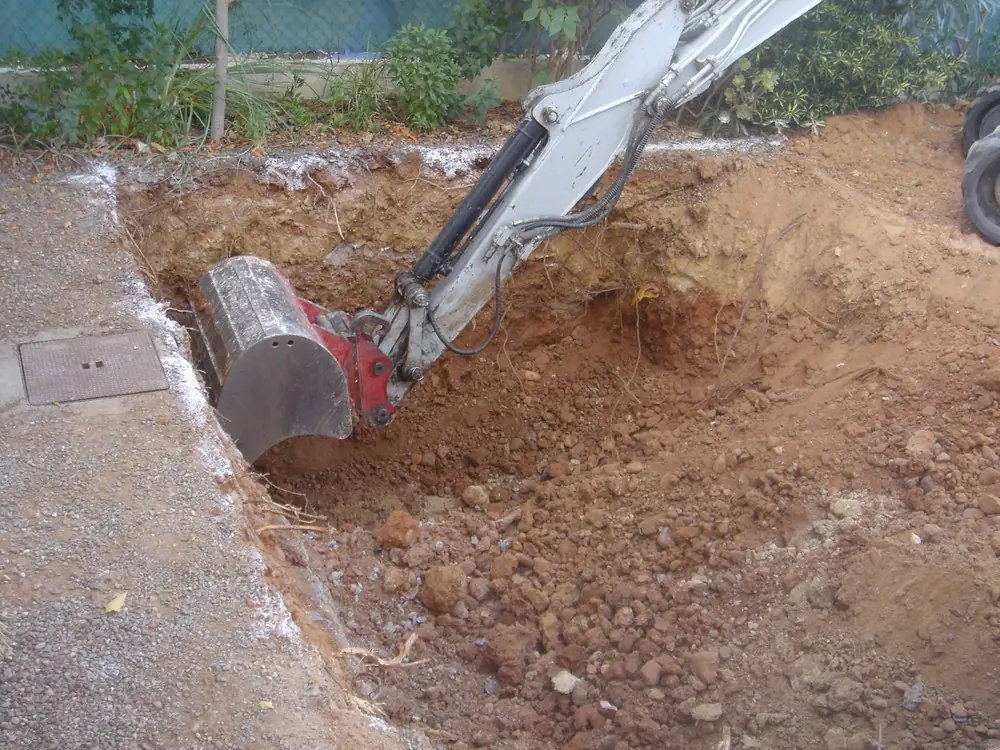 Antes: excavación del terreno con máquina