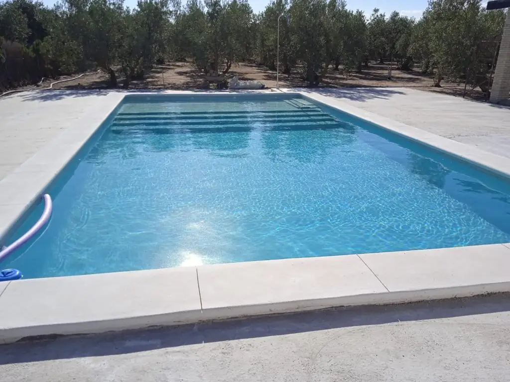 Piscina grande rectangular